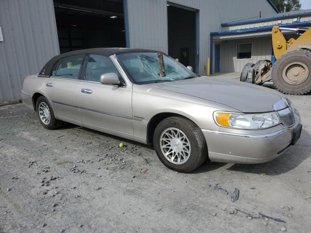 Photo 3 VIN: 1LNHM82W82Y611675 - LINCOLN TOWN CAR S 