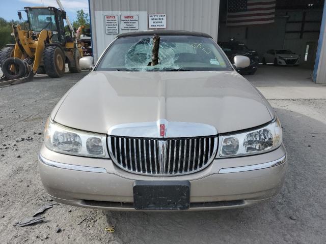 Photo 4 VIN: 1LNHM82W82Y611675 - LINCOLN TOWN CAR S 