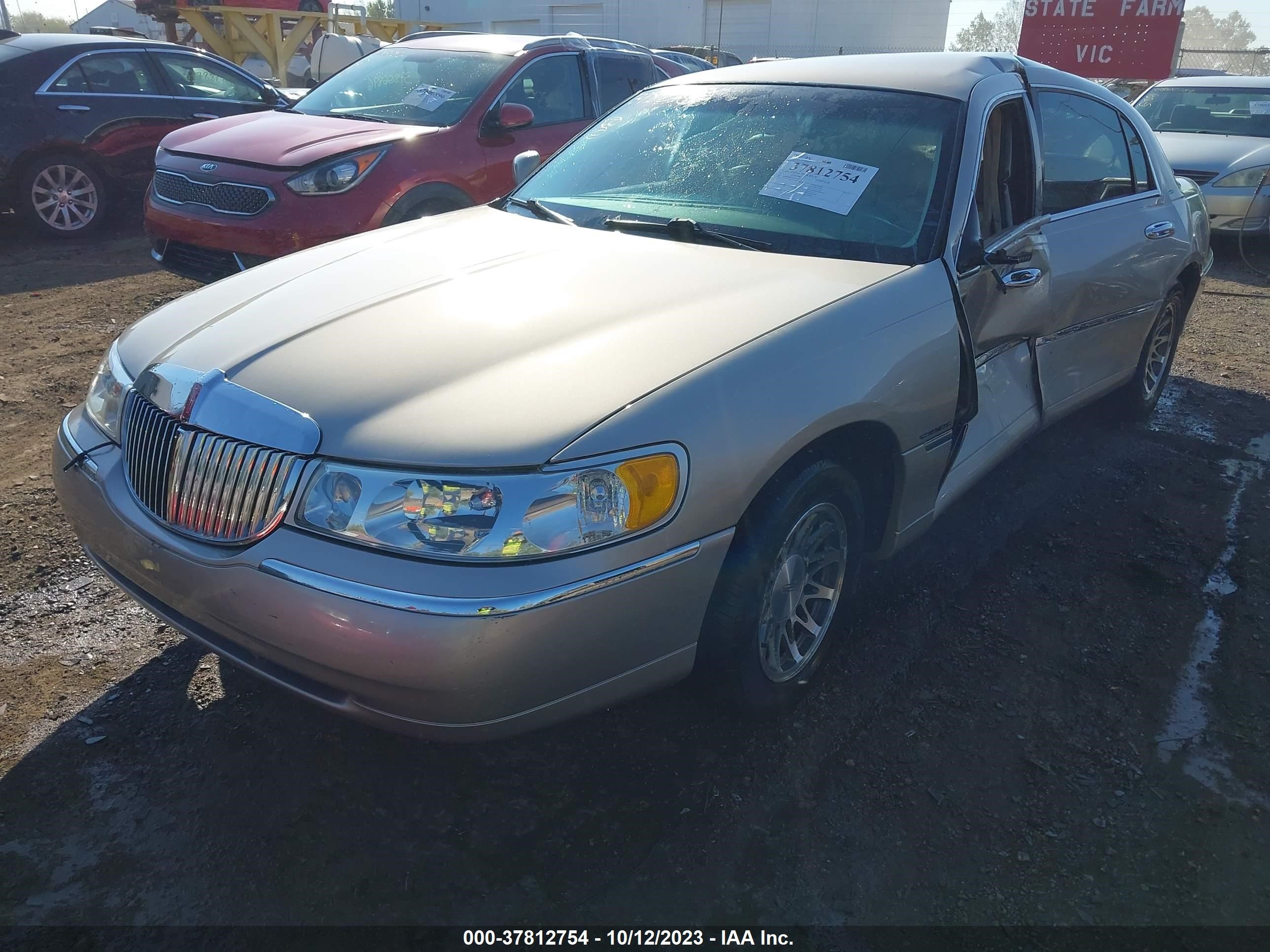 Photo 1 VIN: 1LNHM82W82Y656339 - LINCOLN TOWN CAR 