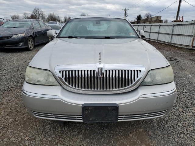 Photo 4 VIN: 1LNHM82W83Y653832 - LINCOLN TOWNCAR 