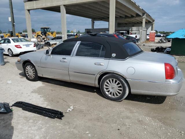 Photo 1 VIN: 1LNHM82W83Y676348 - LINCOLN TOWN CAR S 