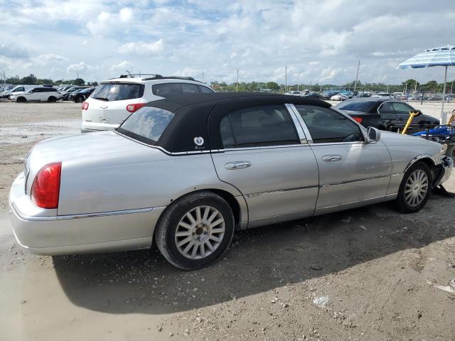 Photo 2 VIN: 1LNHM82W83Y676348 - LINCOLN TOWN CAR S 