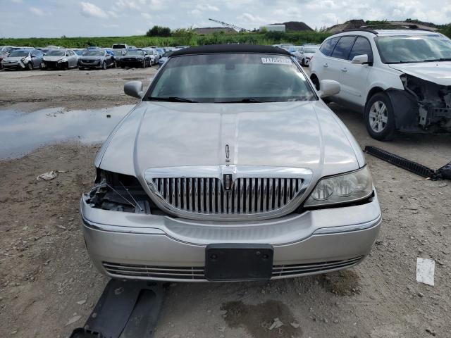 Photo 4 VIN: 1LNHM82W83Y676348 - LINCOLN TOWN CAR S 