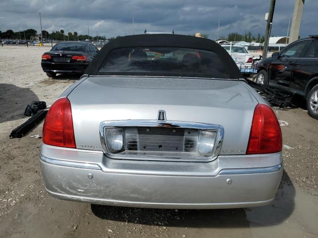 Photo 5 VIN: 1LNHM82W83Y676348 - LINCOLN TOWN CAR S 