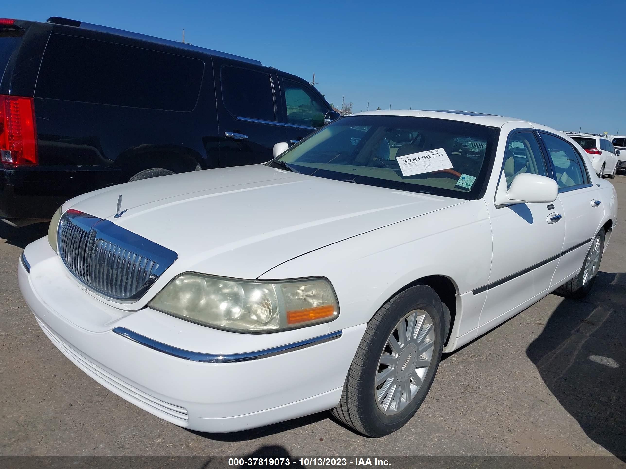 Photo 1 VIN: 1LNHM82W85Y652408 - LINCOLN TOWN CAR 