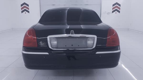 Photo 7 VIN: 1LNHM82W85Y658791 - LINCOLN TOWN 