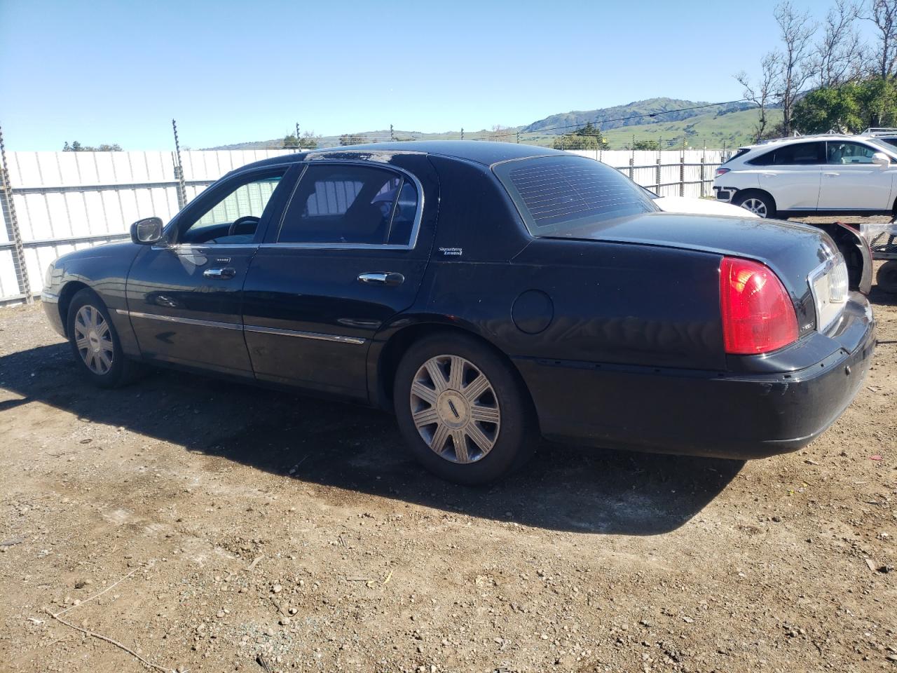 Photo 1 VIN: 1LNHM82W85Y669788 - LINCOLN TOWN CAR 