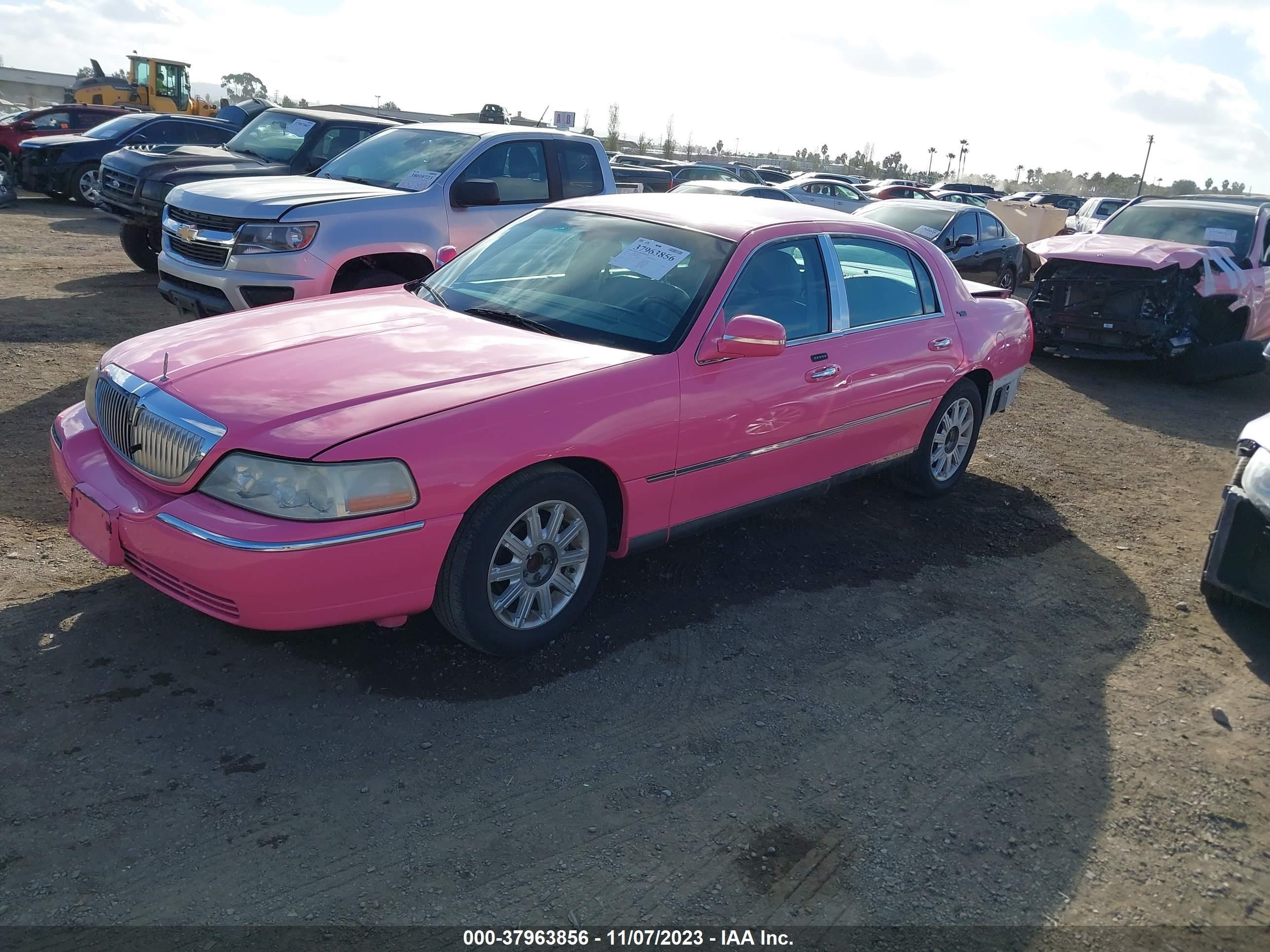 Photo 1 VIN: 1LNHM82W87Y600876 - LINCOLN TOWN CAR 