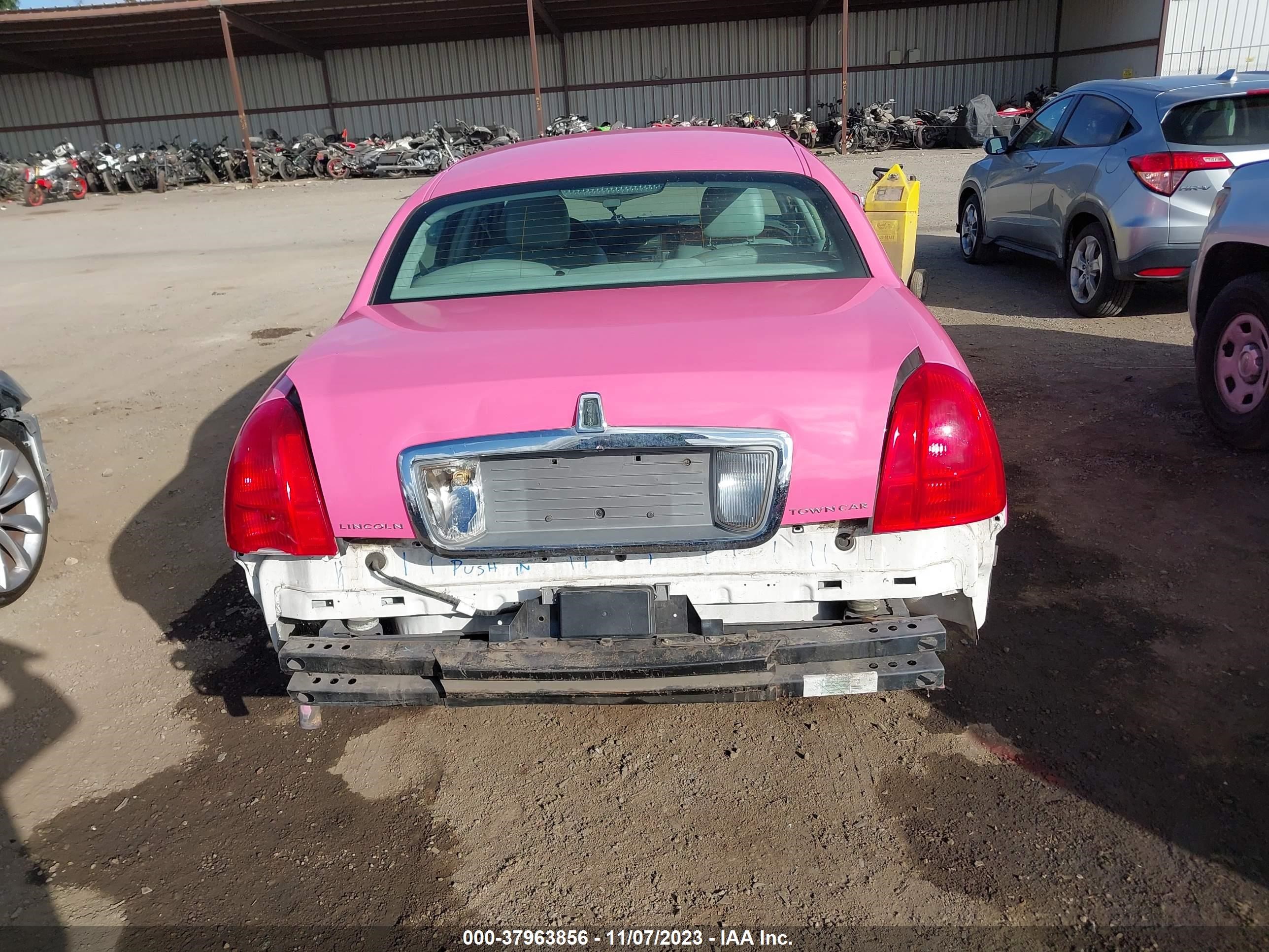 Photo 16 VIN: 1LNHM82W87Y600876 - LINCOLN TOWN CAR 