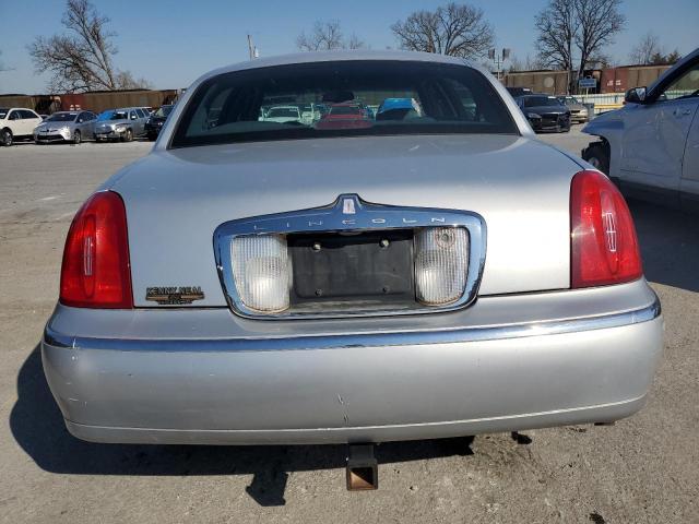 Photo 5 VIN: 1LNHM82W8XY708480 - LINCOLN TOWNCAR 