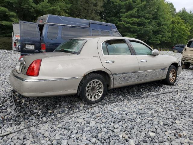 Photo 2 VIN: 1LNHM82W8YY783004 - LINCOLN TOWN CAR S 