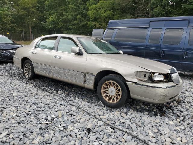 Photo 3 VIN: 1LNHM82W8YY783004 - LINCOLN TOWN CAR S 