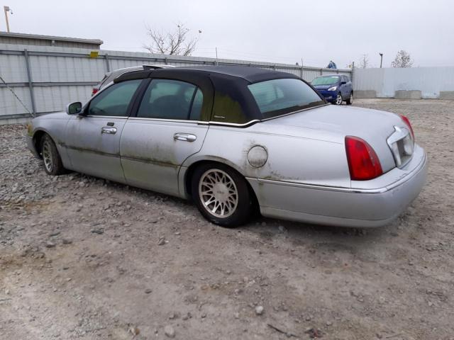 Photo 1 VIN: 1LNHM82W8YY891011 - LINCOLN TOWN CAR S 