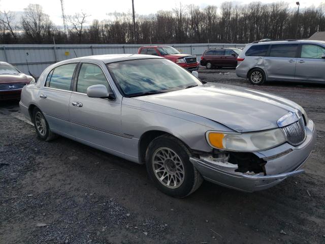 Photo 3 VIN: 1LNHM82W91Y624708 - LINCOLN TOWNCAR 