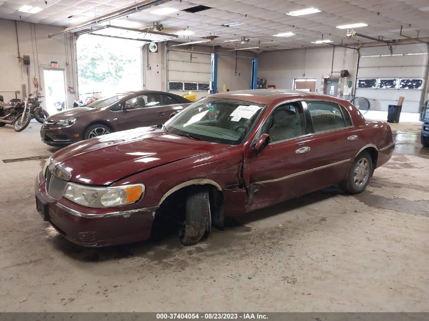 Photo 1 VIN: 1LNHM82W92Y649688 - LINCOLN TOWN CAR 