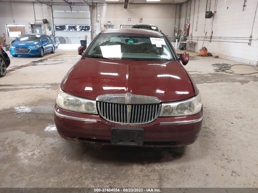 Photo 11 VIN: 1LNHM82W92Y649688 - LINCOLN TOWN CAR 