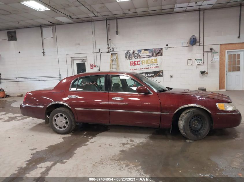 Photo 12 VIN: 1LNHM82W92Y649688 - LINCOLN TOWN CAR 