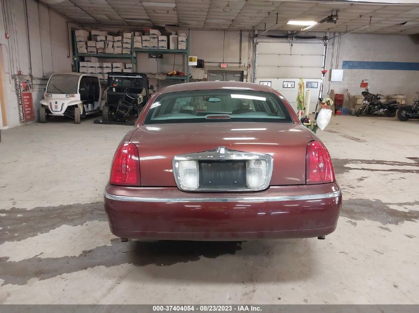 Photo 15 VIN: 1LNHM82W92Y649688 - LINCOLN TOWN CAR 