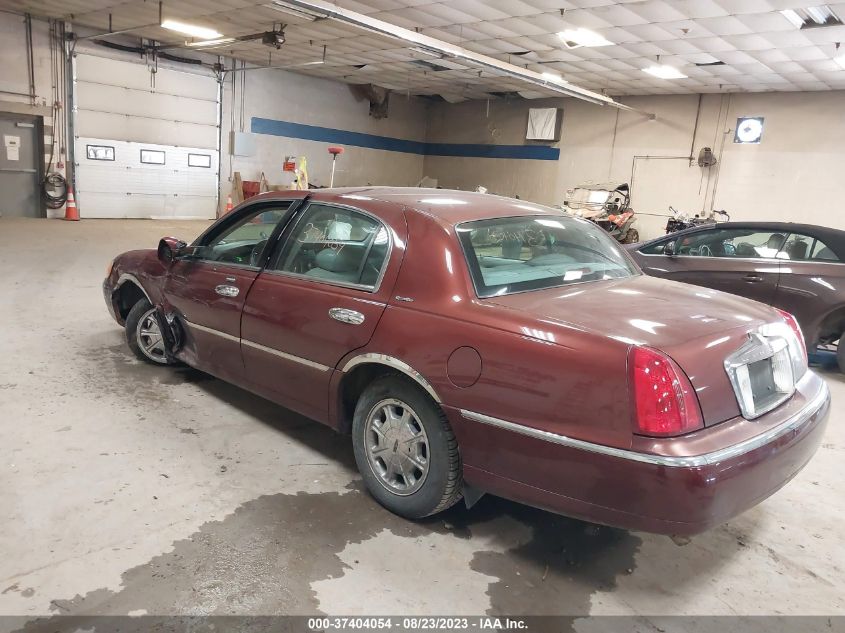 Photo 2 VIN: 1LNHM82W92Y649688 - LINCOLN TOWN CAR 