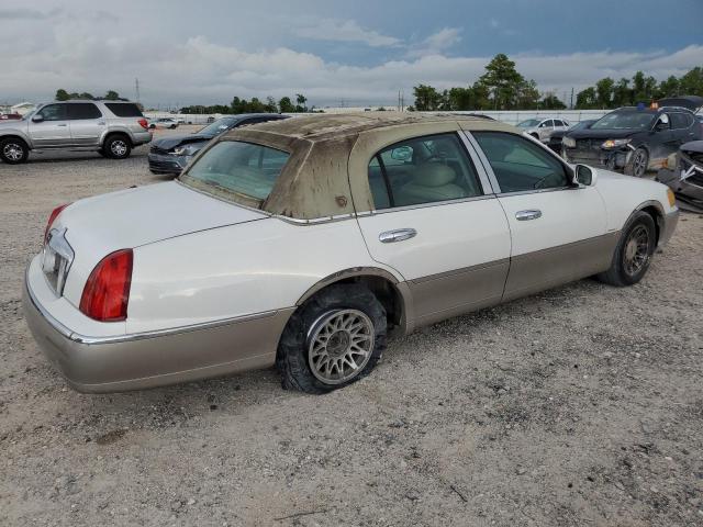 Photo 2 VIN: 1LNHM82W92Y658519 - LINCOLN TOWN CAR S 