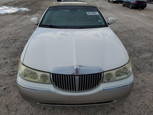 Photo 4 VIN: 1LNHM82W92Y658519 - LINCOLN TOWN CAR S 