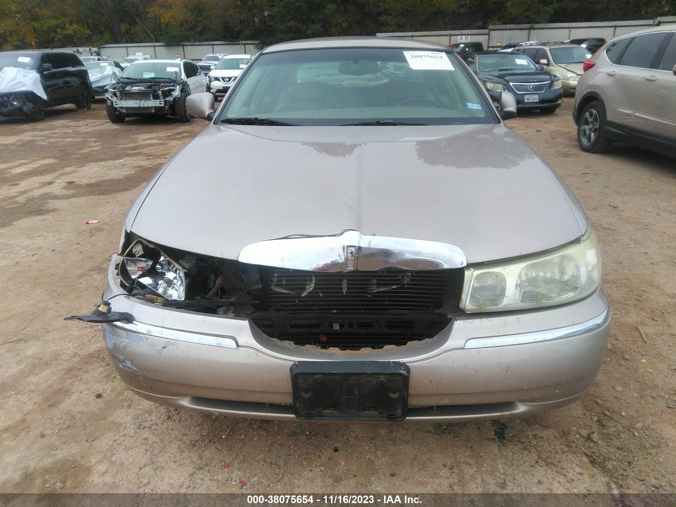 Photo 5 VIN: 1LNHM82W92Y668550 - LINCOLN TOWN CAR 