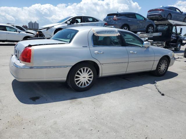 Photo 2 VIN: 1LNHM82W93Y613713 - LINCOLN TOWN CAR S 