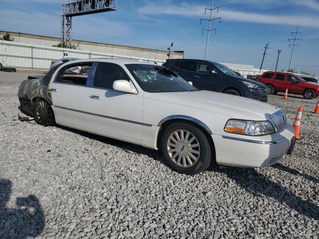 Photo 3 VIN: 1LNHM82W93Y634285 - LINCOLN TOWN CAR S 