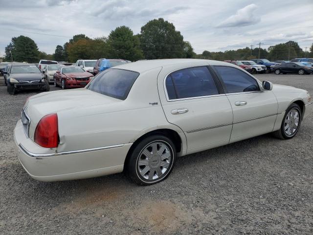 Photo 2 VIN: 1LNHM82W95Y602181 - LINCOLN TOWN CAR S 