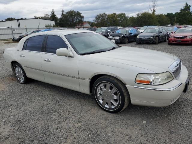 Photo 3 VIN: 1LNHM82W95Y602181 - LINCOLN TOWN CAR S 