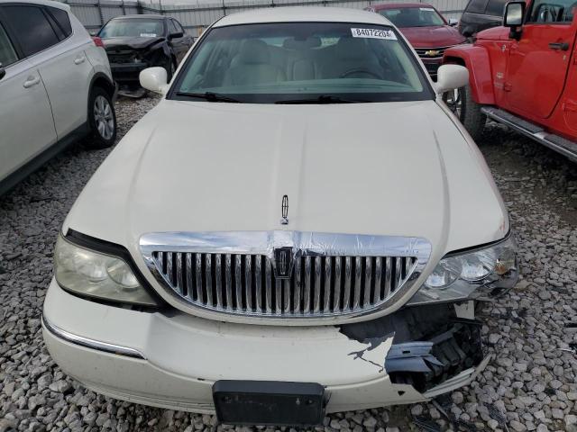 Photo 4 VIN: 1LNHM82W95Y611527 - LINCOLN TOWN CAR S 