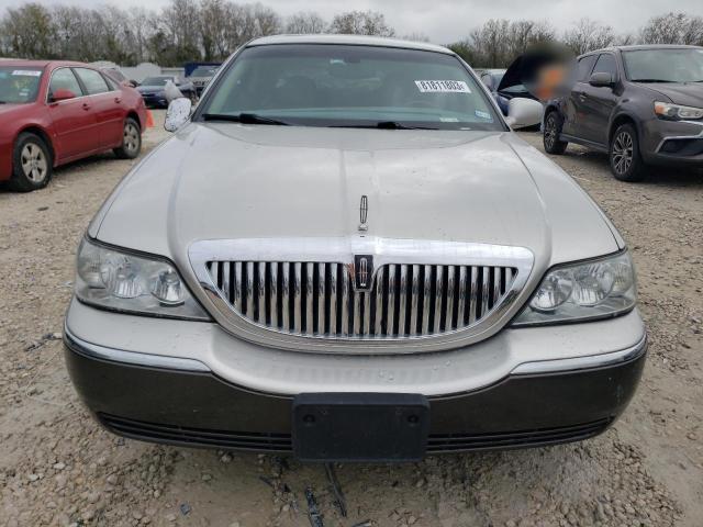 Photo 4 VIN: 1LNHM82W95Y629137 - LINCOLN TOWNCAR 