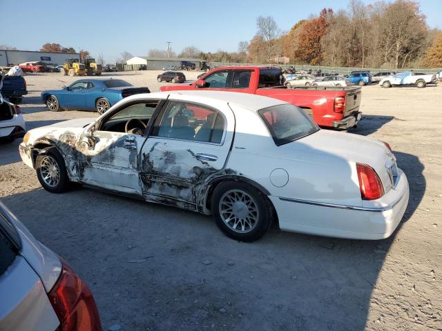 Photo 1 VIN: 1LNHM82W9YY837636 - LINCOLN TOWN CAR 