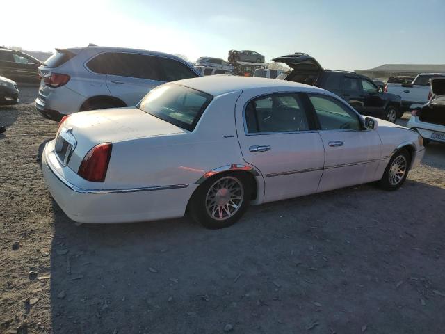 Photo 2 VIN: 1LNHM82W9YY837636 - LINCOLN TOWN CAR 