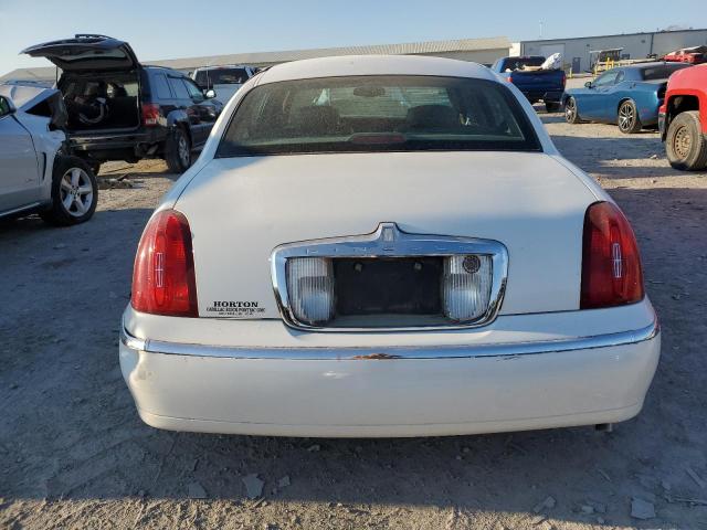 Photo 5 VIN: 1LNHM82W9YY837636 - LINCOLN TOWN CAR 