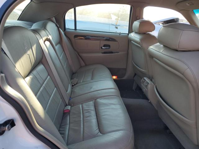 Photo 9 VIN: 1LNHM82W9YY837636 - LINCOLN TOWN CAR 