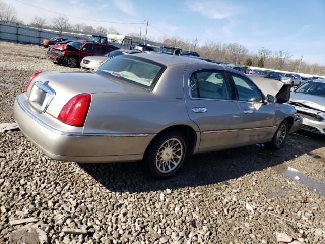 Photo 2 VIN: 1LNHM82W9YY844134 - LINCOLN TOWNCAR 