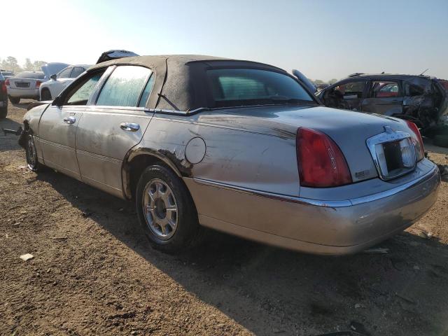 Photo 1 VIN: 1LNHM82W9YY941012 - LINCOLN TOWN CAR S 