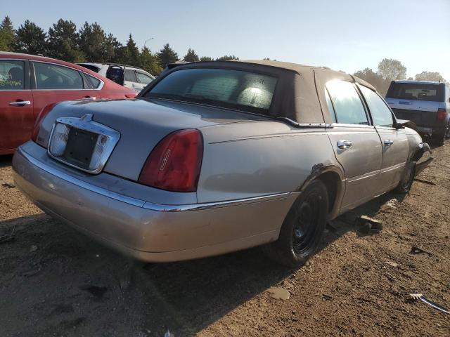 Photo 2 VIN: 1LNHM82W9YY941012 - LINCOLN TOWN CAR S 