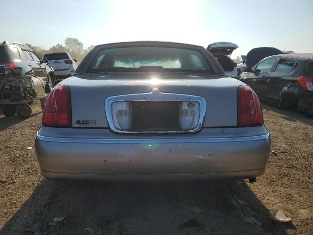 Photo 5 VIN: 1LNHM82W9YY941012 - LINCOLN TOWN CAR S 