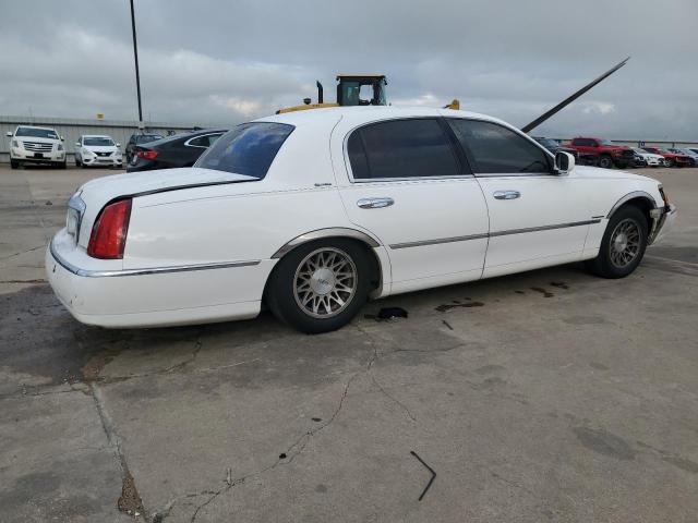 Photo 2 VIN: 1LNHM82WX2Y629496 - LINCOLN TOWN CAR S 