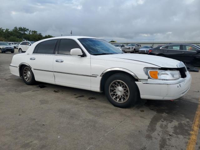 Photo 3 VIN: 1LNHM82WX2Y629496 - LINCOLN TOWN CAR S 