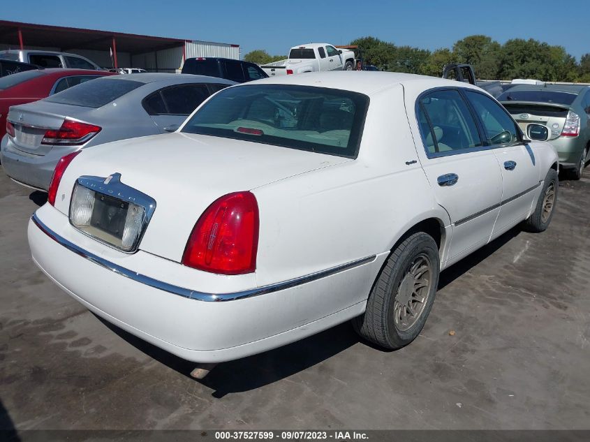 Photo 3 VIN: 1LNHM82WX2Y633113 - LINCOLN TOWN CAR 