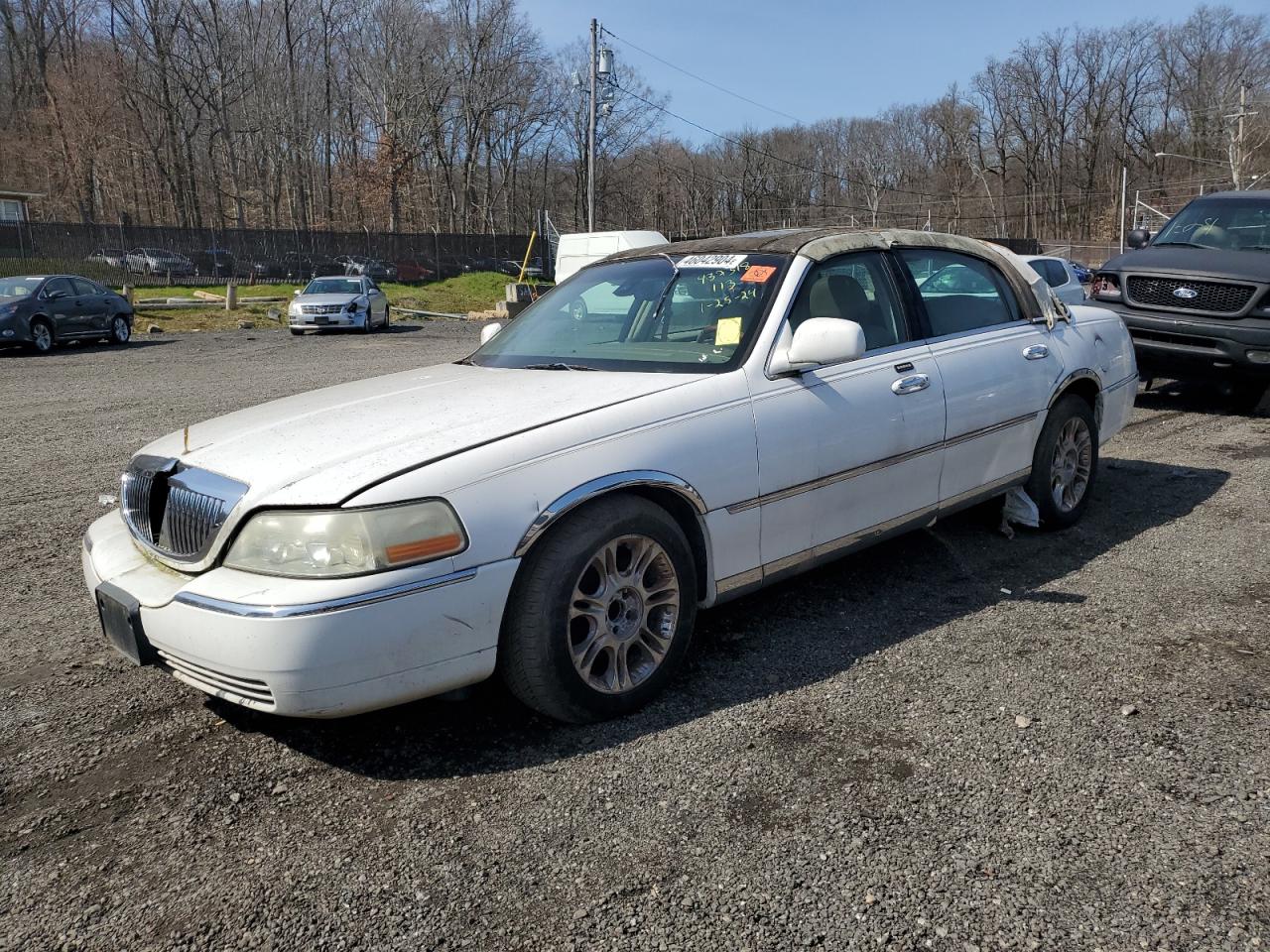 Photo 0 VIN: 1LNHM82WX3Y645683 - LINCOLN TOWN CAR 