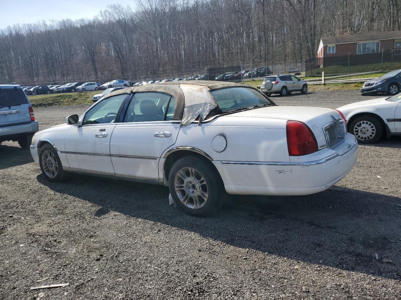 Photo 1 VIN: 1LNHM82WX3Y645683 - LINCOLN TOWN CAR 