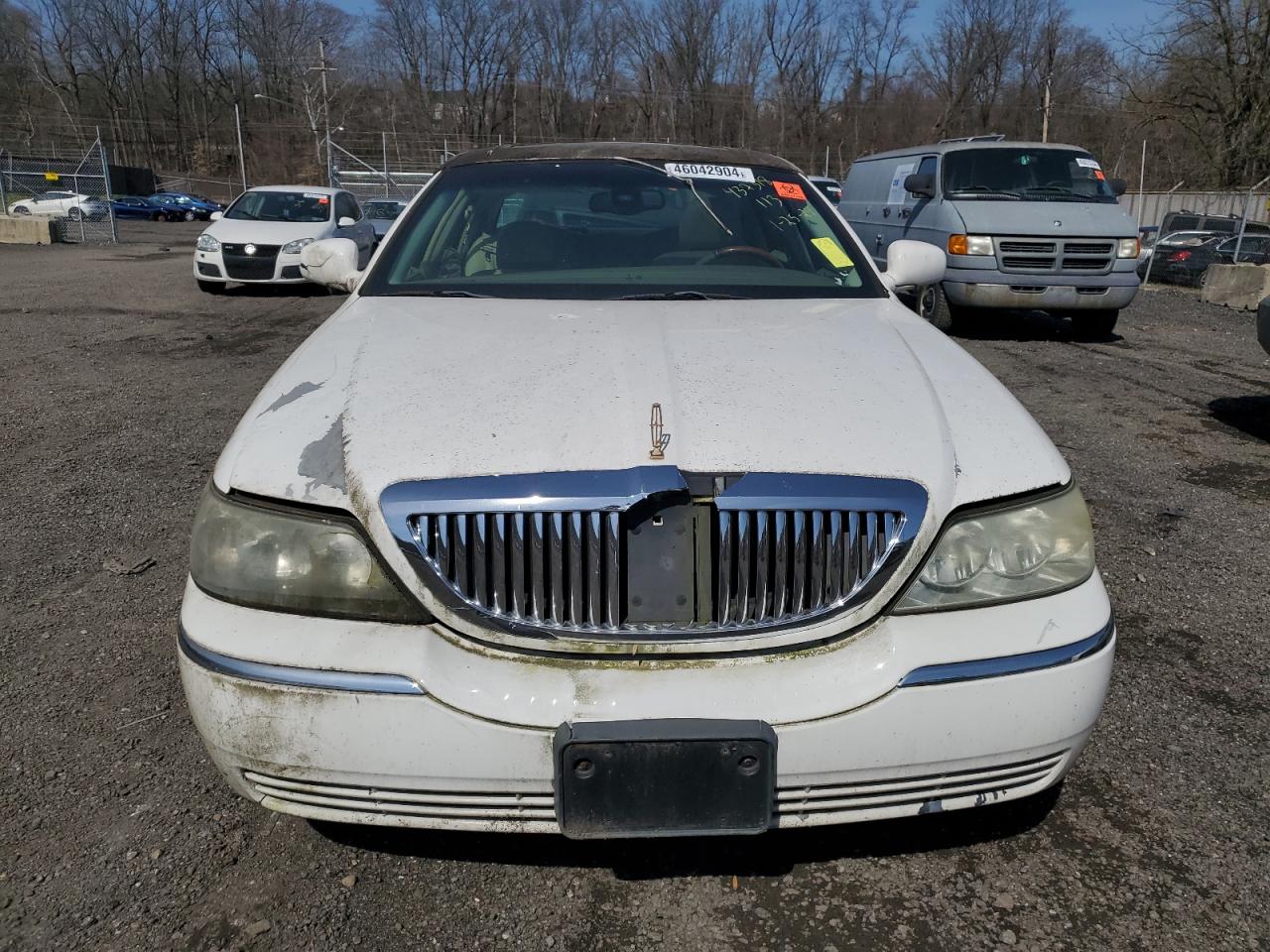 Photo 4 VIN: 1LNHM82WX3Y645683 - LINCOLN TOWN CAR 