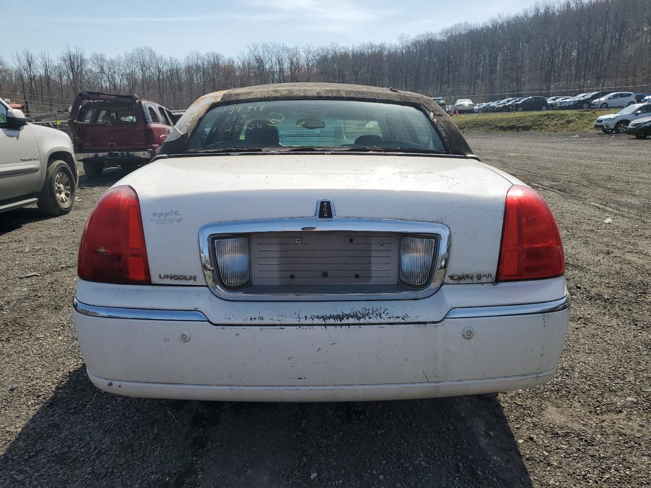 Photo 5 VIN: 1LNHM82WX3Y645683 - LINCOLN TOWN CAR 