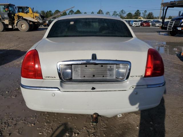 Photo 5 VIN: 1LNHM82WX3Y670955 - LINCOLN TOWN CAR S 