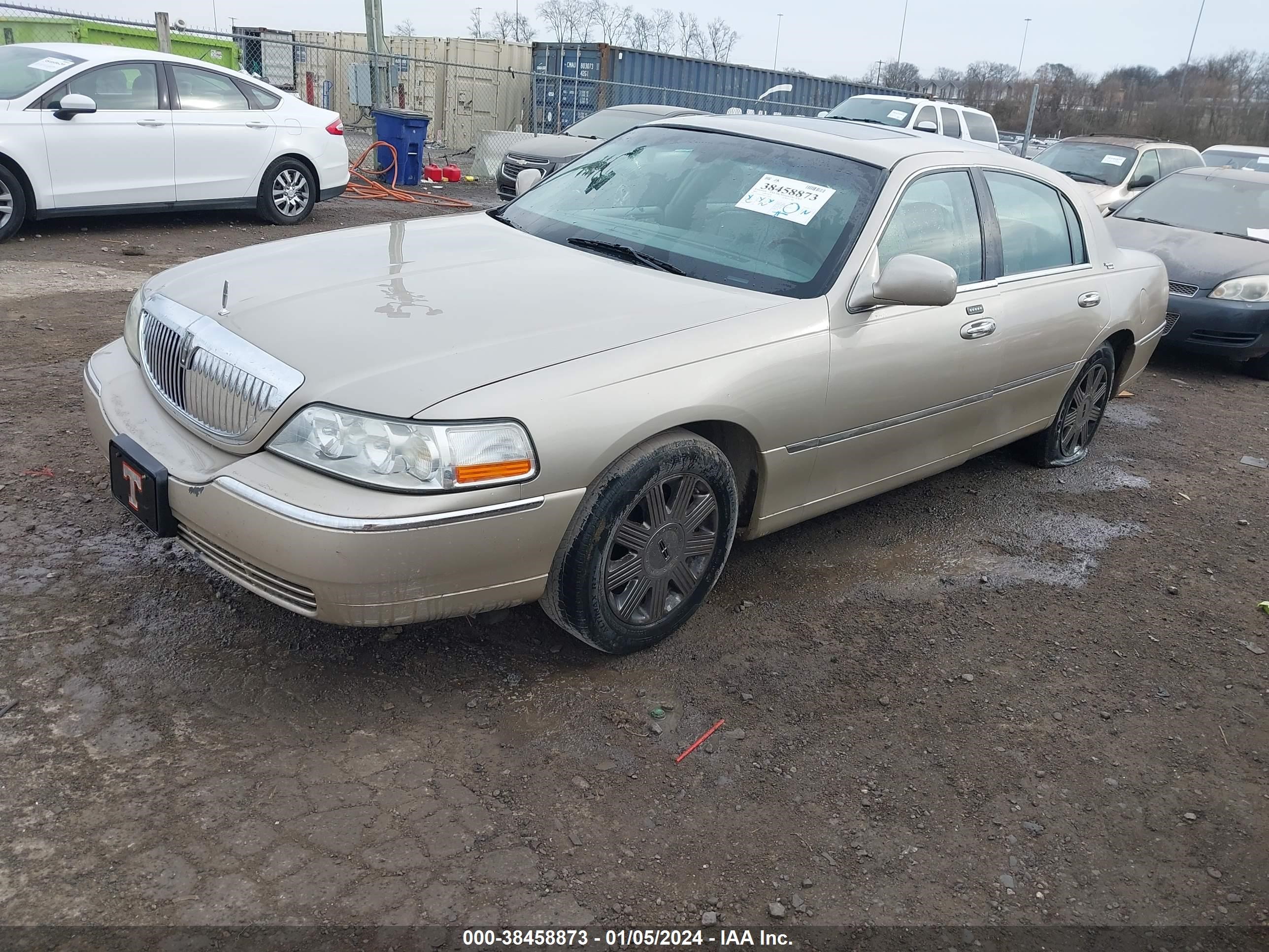 Photo 1 VIN: 1LNHM82WX5Y649686 - LINCOLN TOWN CAR 