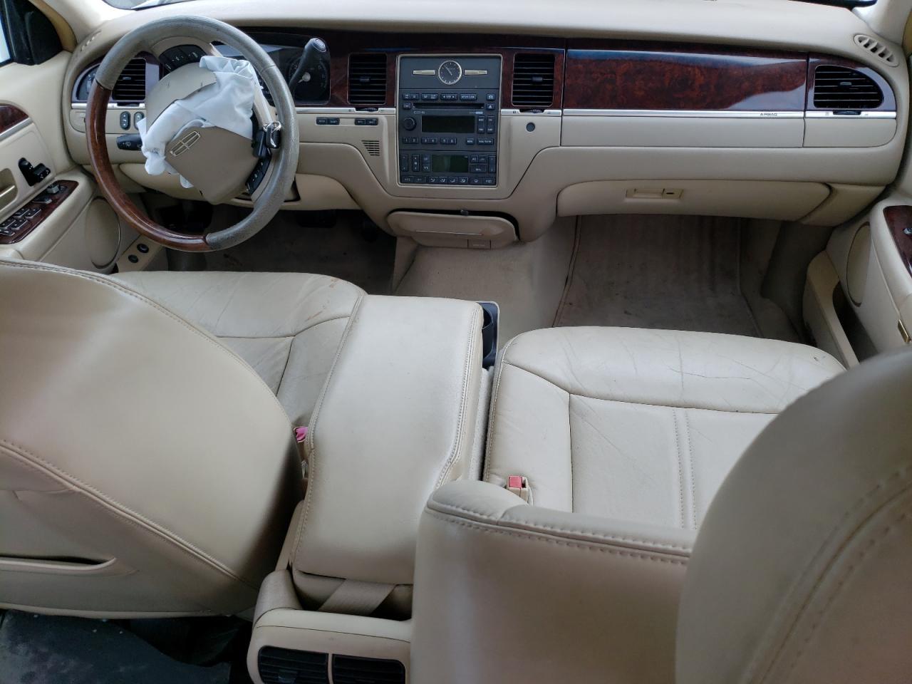 Photo 7 VIN: 1LNHM82WX6Y640634 - LINCOLN TOWN CAR 